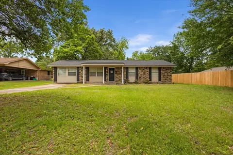 407 York St, Lindale, TX 75771