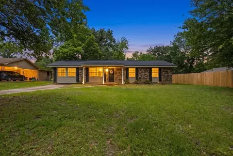 407 York St, Lindale, TX 75771
