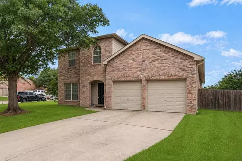 9032 Trail Blazer Dr, Fort Worth, TX 76131