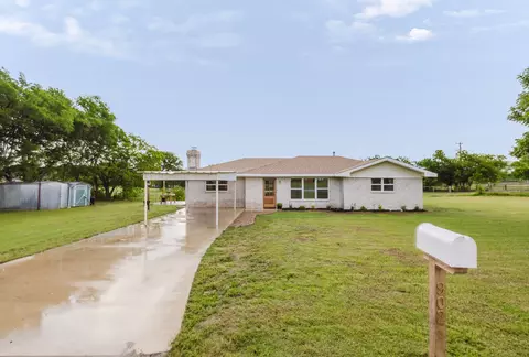 902 Fannin St, Nocona, TX 76255