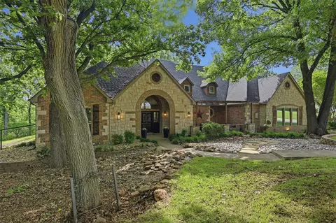 31 Forest Hills Cir, Gunter, TX 75058
