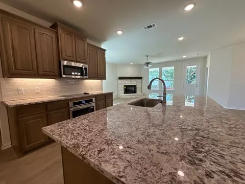 Kitchen - 1124 Trinity Dr, Springtown, TX 76082 photo 1 of 2