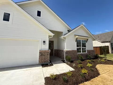 Exterior - 1124 Trinity Dr, Springtown, TX 76082 photo 2 of 4