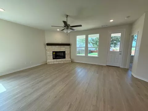 Living - 1124 Trinity Dr, Springtown, TX 76082 photo 1 of 1