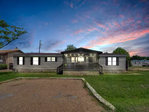 5402 Clear View Dr, Granbury, TX 76048