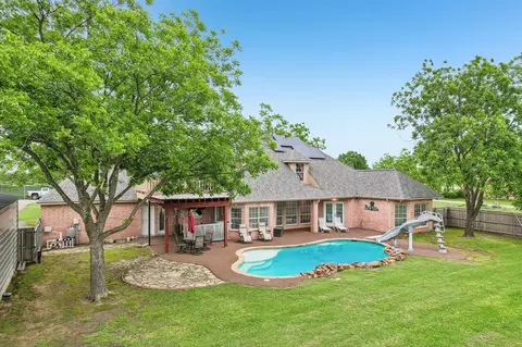1252 Orchard Ln, Ennis, TX 75119