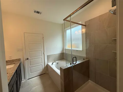Bath - 11400 Celestial Ct, Lorena, TX 76655 photo 3 of 3