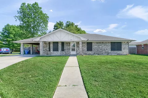 101 Sarah Ct, Collinsville, TX 76233