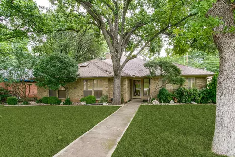2818 N Creekwood Dr, Grapevine, TX 76051