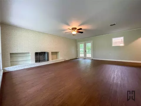 Living - 702 Browning Dr, Springhill, LA 71075 photo 1 of 2
