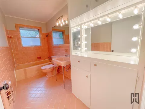 Bath - 702 Browning Dr, Springhill, LA 71075 photo 2 of 5