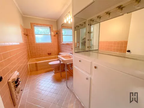 Bath - 702 Browning Dr, Springhill, LA 71075 photo 1 of 5