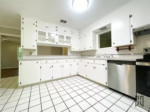 Kitchen - 702 Browning Dr, Springhill, LA 71075 photo 1 of 2