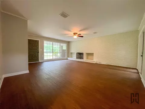 Living - 702 Browning Dr, Springhill, LA 71075 photo 2 of 2