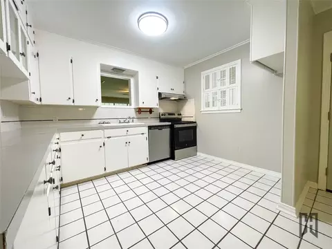 Kitchen - 702 Browning Dr, Springhill, LA 71075 photo 2 of 2