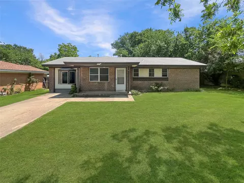 8853 Easley St, White Settlement, TX 76108