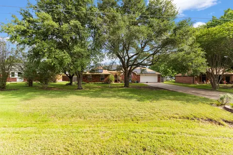 319 Anita Ln, Waxahachie, TX 75165