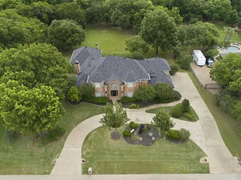303 Highland Ct, Double Oak, TX 75077