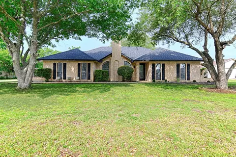 117 Lassetter Dr, Red Oak, TX 75154