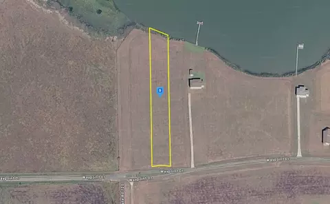 645 Waypoint Dr, Palacios, TX 77465
