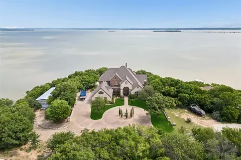 826 Cimmarron Bay Dr, Runaway Bay, TX 76426
