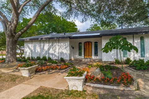 9038 Flicker Ln, Dallas, TX 75238