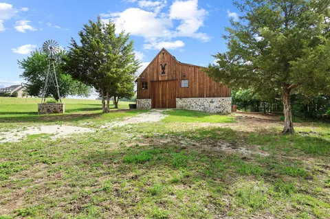 1906 Durning Rd, Van Alstyne, TX 75495