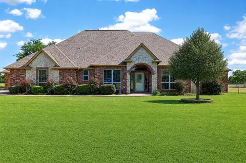 1035 Highland Rd, Cleburne, TX 76033