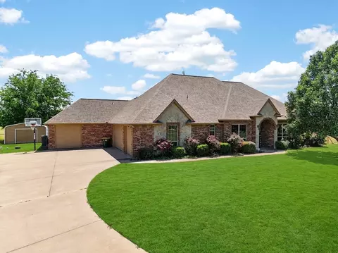1035 Highland Rd, Cleburne, TX 76033