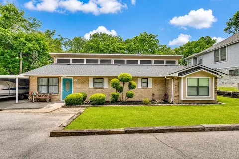 309 Lakewood Dr, Waxahachie, TX 75165