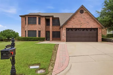 217 Sunset Oaks Dr, Fort Worth, TX 76112