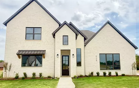924 Claystone Ridge Dr, Burleson, TX 76028