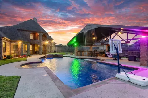 Exterior - 7 Lone Star Dr, Waco, TX 76708 photo 8 of 11