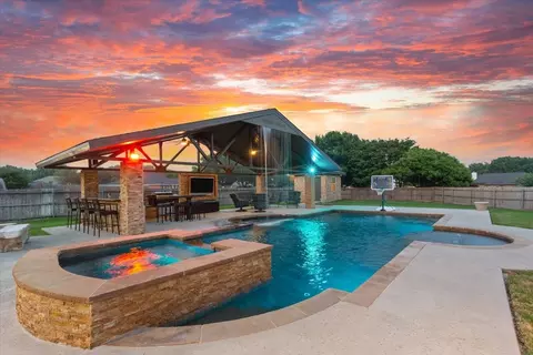 Exterior - 7 Lone Star Dr, Waco, TX 76708 photo 7 of 11