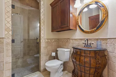 Bath - 7 Lone Star Dr, Waco, TX 76708 photo 4 of 5