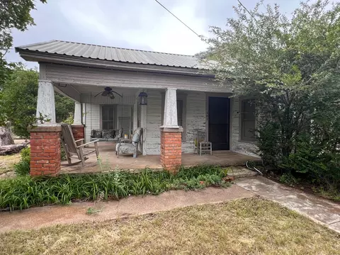 101 E Commerce St, Gustine, TX 76455