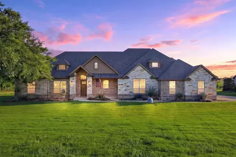 101 Signature Ct, Weatherford, TX 76087