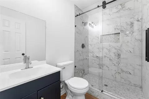 Bath - 2732 Mckenzie Ave, Waco, TX 76708 photo 1 of 2