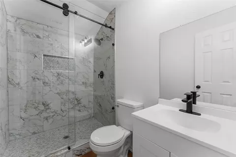 Bath - 2732 Mckenzie Ave, Waco, TX 76708 photo 2 of 2