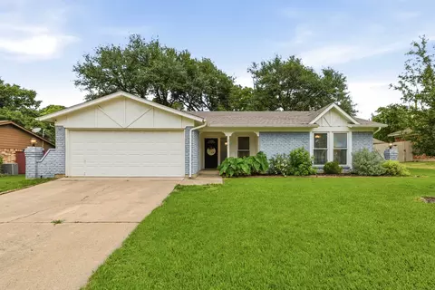 8721 Irongate Dr, North Richland Hills, TX 76182