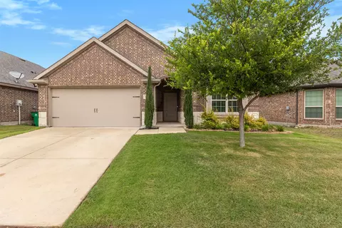 110 Garden Grove Dr, Waxahachie, TX 75165