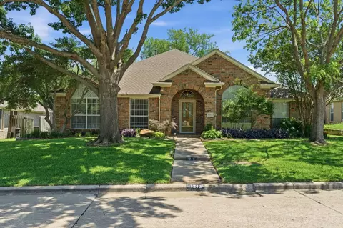 1213 Holly Hill Dr, Grand Prairie, TX 75052