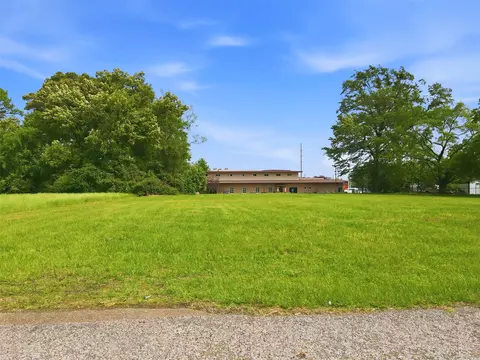 304-306 W 18th, Mount Pleasant, TX 75455