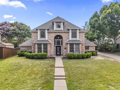 131 Sandy Creek Dr, Desoto, TX 75115