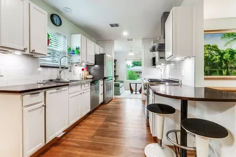 6221 Berryhill St, Dallas, TX 75231