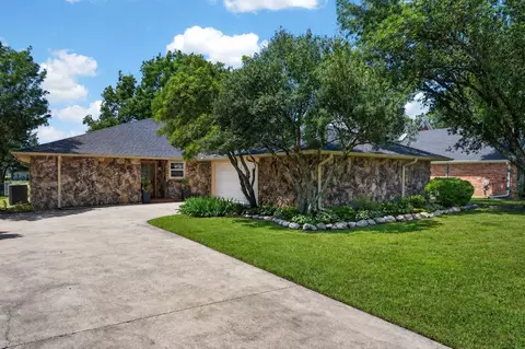 310 Navajo Trl, Gainesville, TX 76240