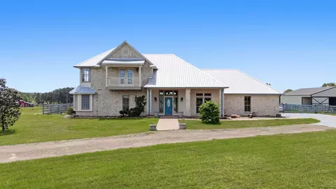 219 W Twin Creeks Trl, Troup, TX 75789