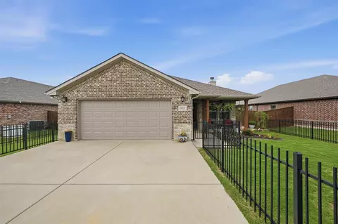 502 Pathfinder St, Collinsville, TX 76233
