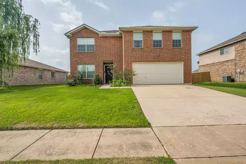 721 Redwing Dr, Saginaw, TX 76131