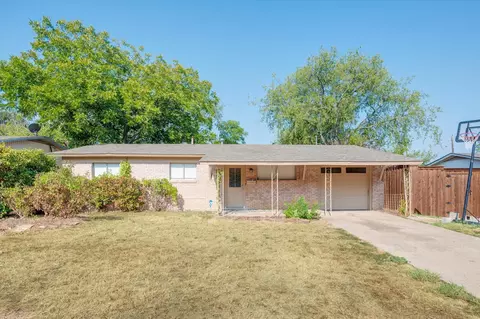 1902 Alan A Dale Rd, Arlington, TX 76013